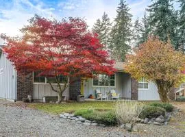 Port Angeles Abode with Yard and Guest House!