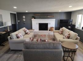 Wixom Lake / River and Game Room, hotel a Beaverton