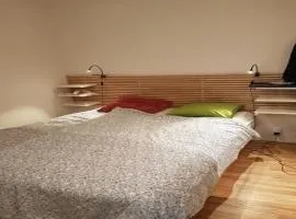 Mysigt Privatrum i lugnt område Tillgång till kök & badrum3min from Stockholm city