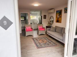 The Pool House -New Listing Promo, viešbutis mieste Raselas