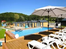 Holiday homes with swimming pool, close to the sea