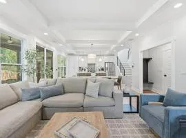 New Modern Luxurious Woodland Retreat home