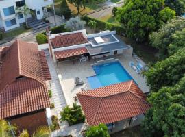 Villa Campestre Eagle، فندق في جيراردو