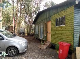 Cabaña entre eucaliptos en Huaquén 3D 1B más patio, ξενοδοχείο σε Guaquen