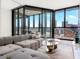 Stylish 2BR Next to Parramatta Station with Pool