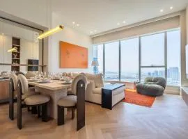 Maison Privee - High-Floor Haven with Open Sea Views on Palm Entry