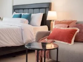 Minimalist Modern Studio at Central District 3B !