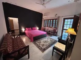 OnebyOne Bungalow 2 Bedroom suite Breakfast included Near Taj Mahal Hotel