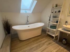BlueWillowRetreat with Sauna Spiddal, cottage ở Galway