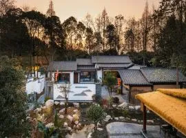 Chengdu Xiaoya Courtyard & Hot Spring Hotel