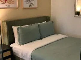 Chic 2BR Condo Toronto Core Steps to Eaton Centre