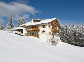 Apartments Stroblhof, hotel in Ortisei
