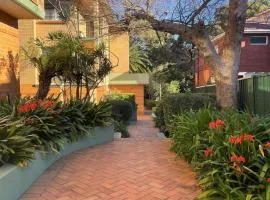 Cronulla courtyard unit, 10 mins walk to Beach & Bay