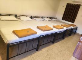 Chandewar Agro Resort, hotel em Mahād