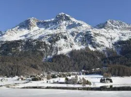Attic Lake View with Free Parking