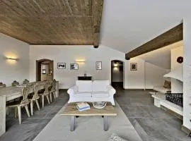 Attic Lake View with Free Parking