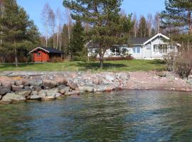 Villa Solstrand, holiday home in Fagerlund