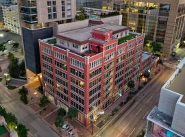 Reside Houston Downtown, a Wyndham Residence, khách sạn ở Houston