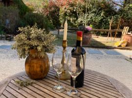 Private Cozy Nordic bath retreat by Chateau Biron, Hotel in Biron