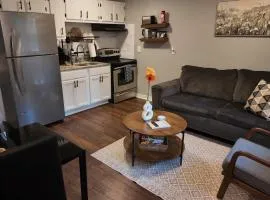 5 Min to Downtown - 7 to Duke - Washer and Dryer