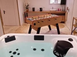 Maison Mela avec Spa 2 à 6 personnes, hotel in Saumur
