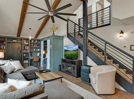 Your Second Home @ Country Club Stunning Views Family-Friendly Outdoor Bliss, hotel em Flagstaff