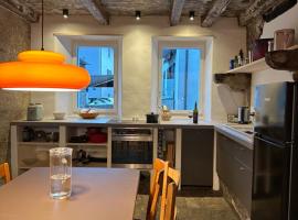 Historische Unterkunft Casa Tre Valli, hotel in Biasca