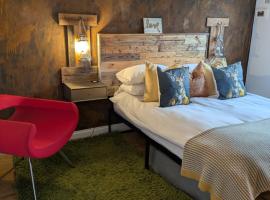 Boutique Coastal appt nr Edinburgh, hotel in Saint Davids