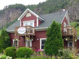 B&B Les Deux Pignons – hotel w mieście Petit-Saguenay