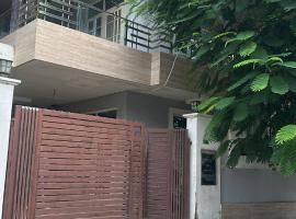 Sparkline Girls Hostel, hotel v destinaci Lakhnaú