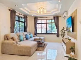 4 bedroom Lucky House Patong