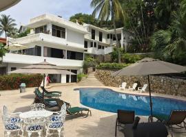 Villa Palmitas acogedor departamento nivel piscina gigante jardines, hotel en Acapulco
