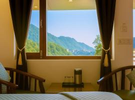Hotel Sunny Cot - Free Mall Shuttle and Parking, ξενοδοχείο σε Mussoorie
