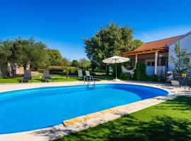 My Dalmatia - Holiday home Emily with private pool, Hotel in Raštević