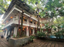 ANTIQUE VILLA with a Pool for company of 14-20 , 10 min walk Morjim Beach – hotel w mieście Morjim