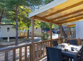 Camping La Pinède, hotel in Gréoux-les-Bains