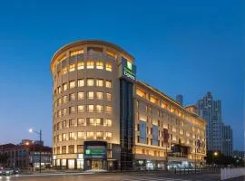Holiday Inn Express Shanghai on The Bund by IHG