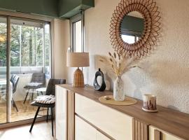 Charmant appartement à 300m des plages de Sainte-Maxime - Parking privé, hotelli kohteessa Sainte-Maxime