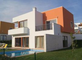 Villa Monica 500 m from Obidos Lagoon, hotel a Casa da Ferraria