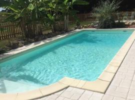 Villa paisible avec piscine, hotel v destinaci Bercloux