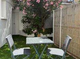 Le petit Saintonge-cour privée et climatiseur