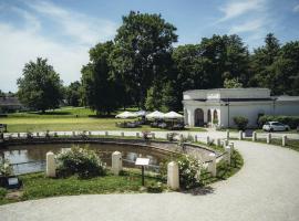 Pałac Popielów w Kurozwękach, Pokój w Oranżerii nr 2, hotel v destinaci Staszów