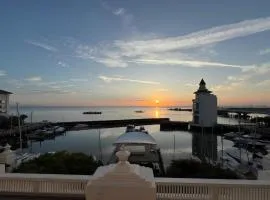 Marina Chic l Stylish 2BR Retreat l Straits Quay