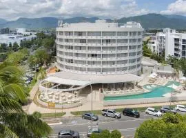 DoubleTree by Hilton Cairns