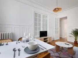 Elegant 3-room apartment near Foch Hospital & La Défense Paris