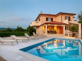 Apartment LUCAS with private pool