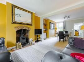 Smart & Comfortable 3-bedroom Victorian house, hotel in Stalham