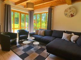 Haus 1 Natur Ferienpark in Teutoburger Wald nahe Externsteine, hotel v destinácii Nieheim