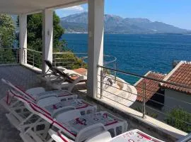 Seafront Villa Montenegro1 min to the Sea