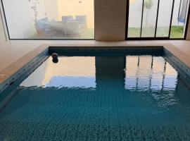 شاليه داله العماريه1 بالكامل لك وأجواء ممتعه, hotel en Abā al Kibāsh